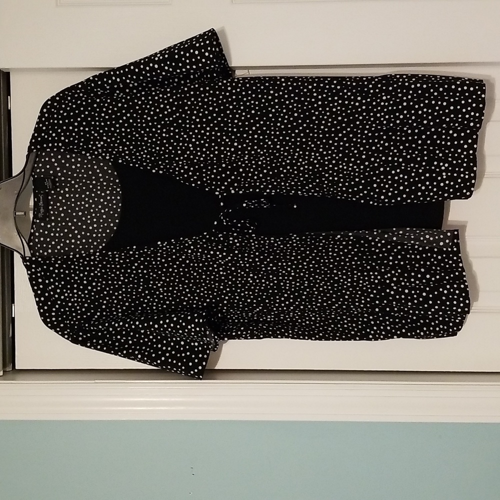 Maggie Barnes top 2X (22-24W), short sleeve, black with white small polka dots